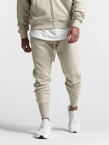 Herren Joggingshose in Hellbeige aus Frottee-Stoff mit schmaler Passform und Bündchen