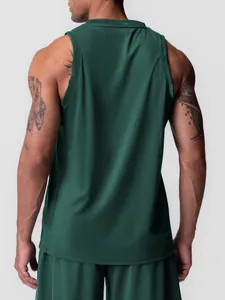 Détail arrière d'un débardeur de basket en maille respirante vert foncé pour hommes