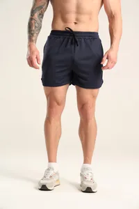Detailansicht der marineblauen, schnell trocknenden Mesh-Sportshorts für Herren mit Kordelzug.