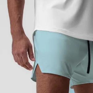 Detalle de los pantalones cortos deportivos de secado rápido para hombre con tejido transpirable