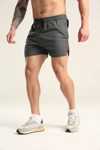 Detail der schnell trocknenden Mesh-Stoffstruktur dieser grauen Herren Sportshorts