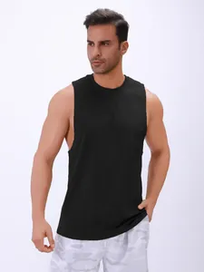 Gedetailleerd overzicht van een zwart mouwloos fitness-tanktop voor heren met ademende ronde hals
