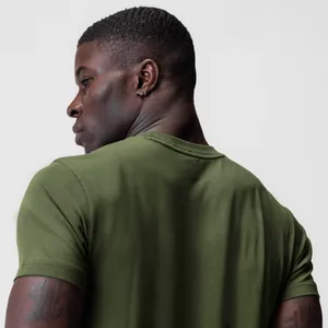 Vue arrière du t-shirt de fitness vert olive pour homme avec texture respirante