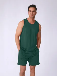 Ensemble de sport vert foncé en maille respirante débardeur et short pour homme fitness