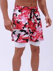 Pantalones cortos deportivos 2 en 1 de camuflaje para hombre con estampado rosa