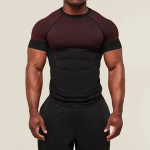 T-shirt a compressione traspirante da uomo per allenamento fitness con pannelli