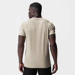 Vue arrière du t-shirt de sport pour hommes coupe ajustée en kaki montrant la texture