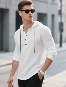 Ανδρική λευκή μπλούζα Henley με κουκούλα, μακριά μανίκια και κουμπιά για διακοπές