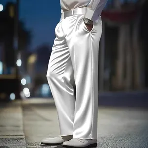 Elegante witte herenpantalon van acetaatsatijn met wijde pijpen en een hoge taille recht model