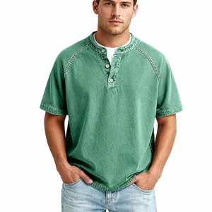 Vintage-gewaschenes grünes Baumwoll-Henley-Shirt mit Knopfleiste und Raglan-Ärmel