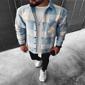 Camisa informal de manga larga a cuadros azules y blancos para hombre con camiseta blanca