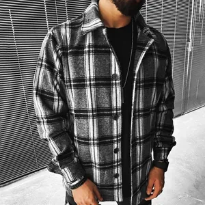 Detalle de camisa casual de manga larga con cuadros negros y blancos para hombre