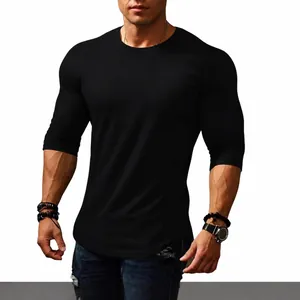 Schmal geschnittenes, einfarbiges schwarzes T-Shirt mit Rundhalsausschnitt für Herren