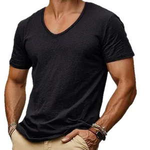 Camiseta de hombre de corte entallado con cuello en V y manga corta en algodón flameado negro