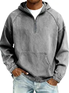 Vista detallada de la sudadera con capucha de mezclilla gris lavada con cremallera hombre