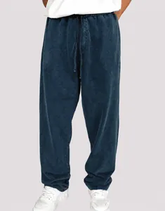 Vue détaillée du jogging délavé bleu pour hommes montrant la coupe et le cordon de serrage.