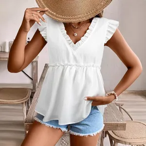 Elegante weiße ärmellose Bluse mit tiefem V-Ausschnitt, Rüschenbesatz und Schößchensaum