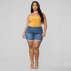 Plus Size High-Waist-Stretch-Denim-Shorts für Damen mit umgeschlagenem Saum in Studio-Qualität
