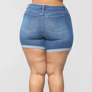 Damen Jeans-Shorts in Übergröße mit hoher Taille und umgeschlagenem Saum, Rückansicht