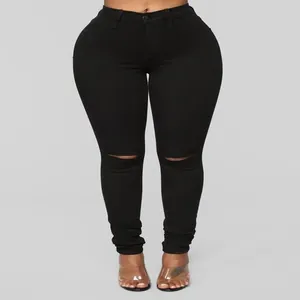 Jeans skinny neri strappati da donna con tagli sulle ginocchia e vestibilità elasticizzata