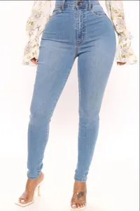 Vista detallada de vaqueros pitillo elásticos de talle alto para mujer en azul claro