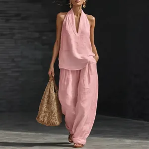 Elegantes rosa französisches Halter-V-Ausschnitt Top und weite Hose Set für den Sommer.
