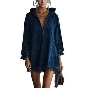 Abito ampio con cappuccio e mezza zip con frange in camoscio blu scuro