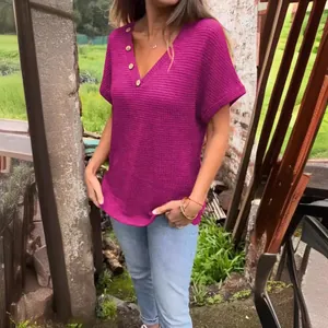 Elegant magenta knit V-neck short sleeve T-shirt with decorative wooden buttons for women