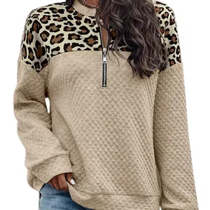 Sudadera de mujer con retales de leopardo, media cremallera y textura acolchada caqui