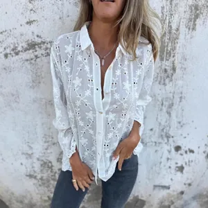 Elegante weiße bestickte Lochmuster-Bluse aus Baumwolle und Leinen für herbstliche Damenmode