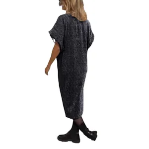 Lässiges Damen-Midikleid mit V-Ausschnitt, glitzerndem Finish und lockerer Passform in Grau