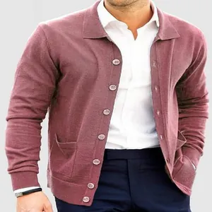 Klassische Herren-Strickjacke mit Reverskragen und einreihiger Knopfleiste