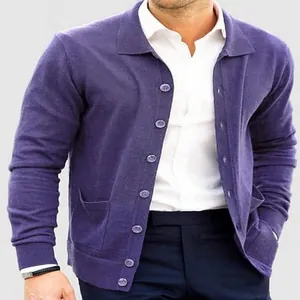 Stilvoller lila Herren-Cardigan mit Reverskragen und einreihigem Knopfverschluss für Herbst