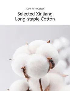 Dettaglio macro di un fiocco di cotone grezzo con consistenza naturale
