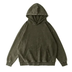 Vue détaillée du sweat à capuche épais délavé vintage olive foncé avec texture cirée