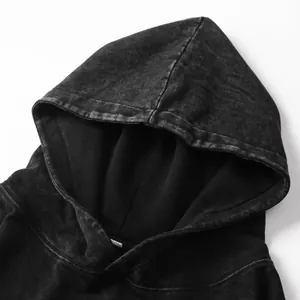 Détail rapproché d'un sweat à capuche noir vintage épais délavé à l'acide texture