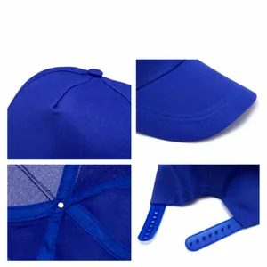 Dettagli completi di un cappellino in rete di poliestere blu traspirante con fascia