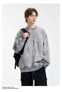 Détail d'un sweat-shirt oversize 400g avec lavage flocon de neve et effet froissé.