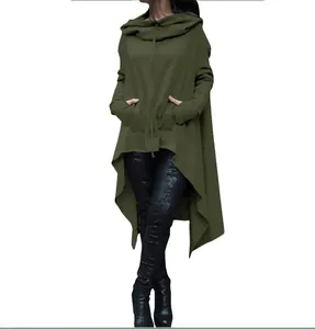 Detailansicht eines armeegetreuen Oversize-Kapuzenpullovers für Damen mit High-Low-Saum