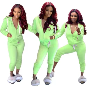 Vue détaillée de plusieurs angles d'un ensemble jogging et sweat à capuche vert citron