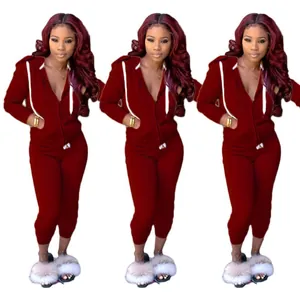Détails de l'ensemble deux pièces bordeaux pour femme, sweat à capuche et pantalon sport
