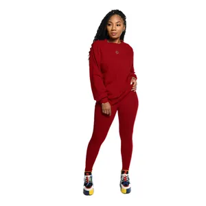 Vollansicht eines dunkelroten Damen-Sweatshirts und Leggings im zweiteiligen Set