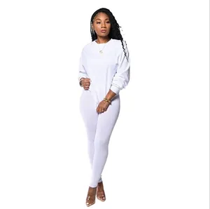 Modisches zweiteiliges weißes Lounge-Set mit Langarm-Oberteil und eng Leggings