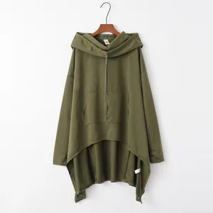 Oversized olivgrüner Kapuzenpulli mit asymmetrischem Saum und Kängurutasche