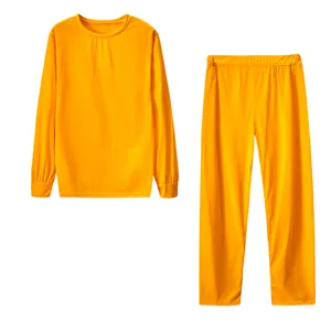 Leuchtend oranges zweiteiliges Damen-Set mit Langarmshirt und passender Freizeithose