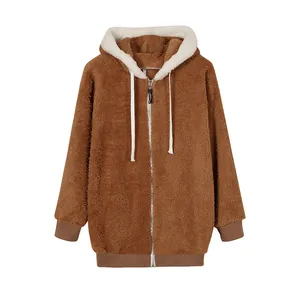 Sudadera oversize marrón de pelo con cremallera y capucha forrada de lana blanca