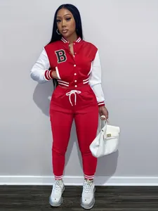 Tuta da ginnastica rossa da donna con toppa lettera B e pantaloni sportivi