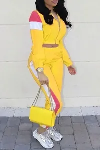 Survêtement deux pièces jaune color-block avec bandes latérales roses et blanches