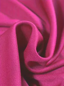 Primo piano del tessuto rosa testurizzato per il materiale della tuta sportiva donna