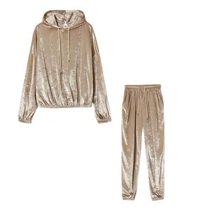 Tuta da ginnastica in velluto oro champagne composta da felpa con cappuccio e pantaloni